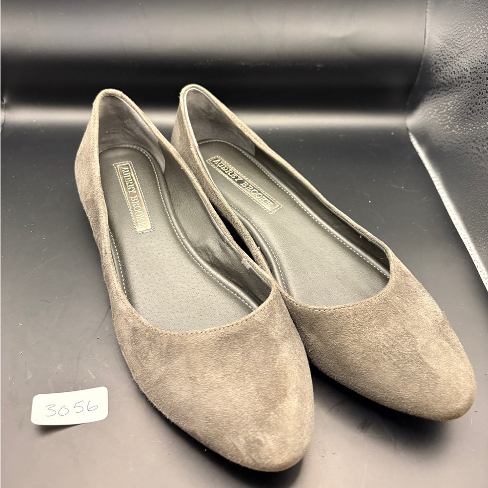 Audrey Brooke suede pointed toe ballet flats with hidden wedge heel - size 9.5